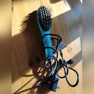 Haute brush. Flattening iron style hair brush